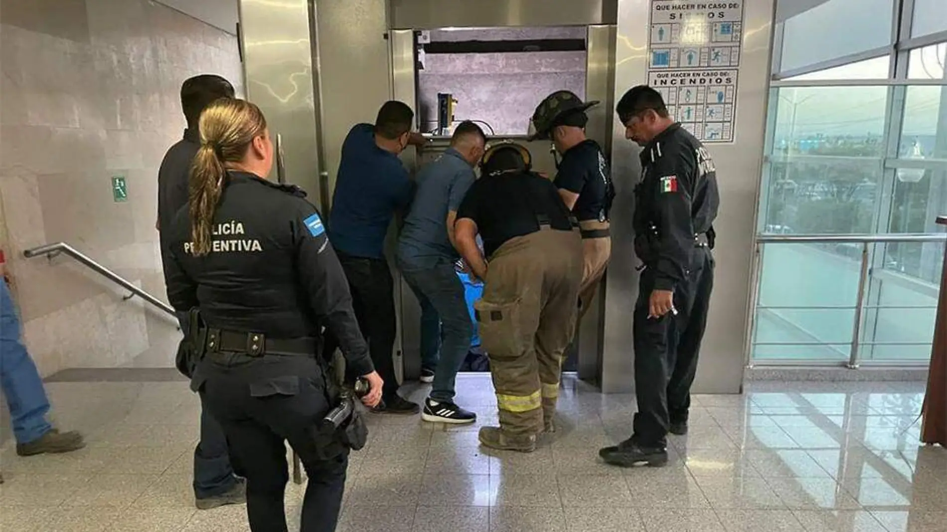 Falla elevador del IMSS en La Paz 1